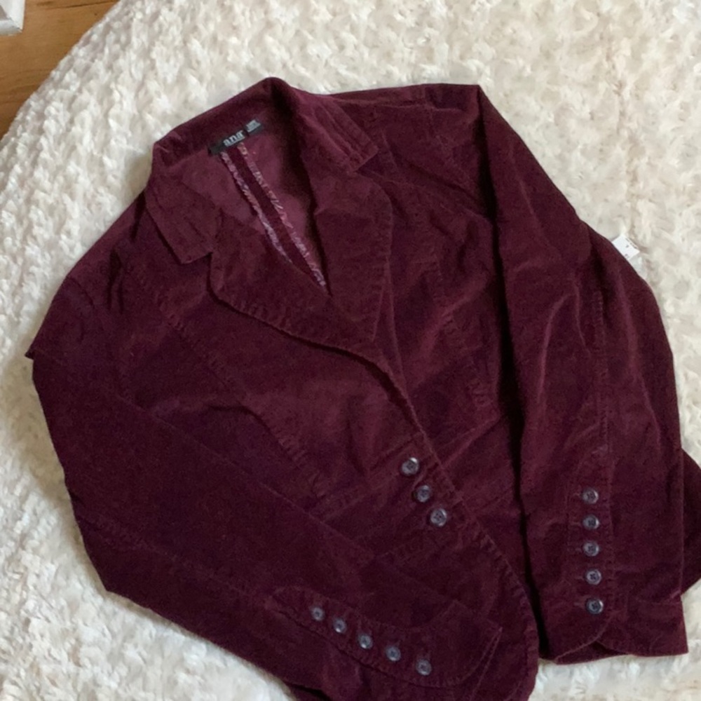 Light blazer in plum color